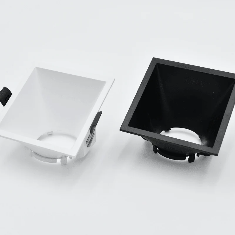 Aro Quadrado Downlight p/ Lâmpadas GU10 c/ Inclinação em PVC