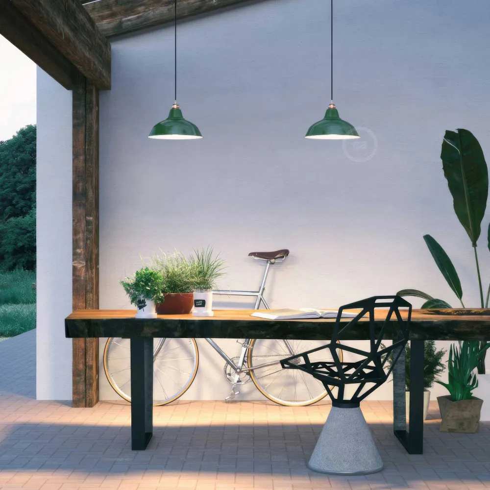 Abajur Bistrot em metal esmaltado com rosca E27, diâmetro 30 cm - Verde