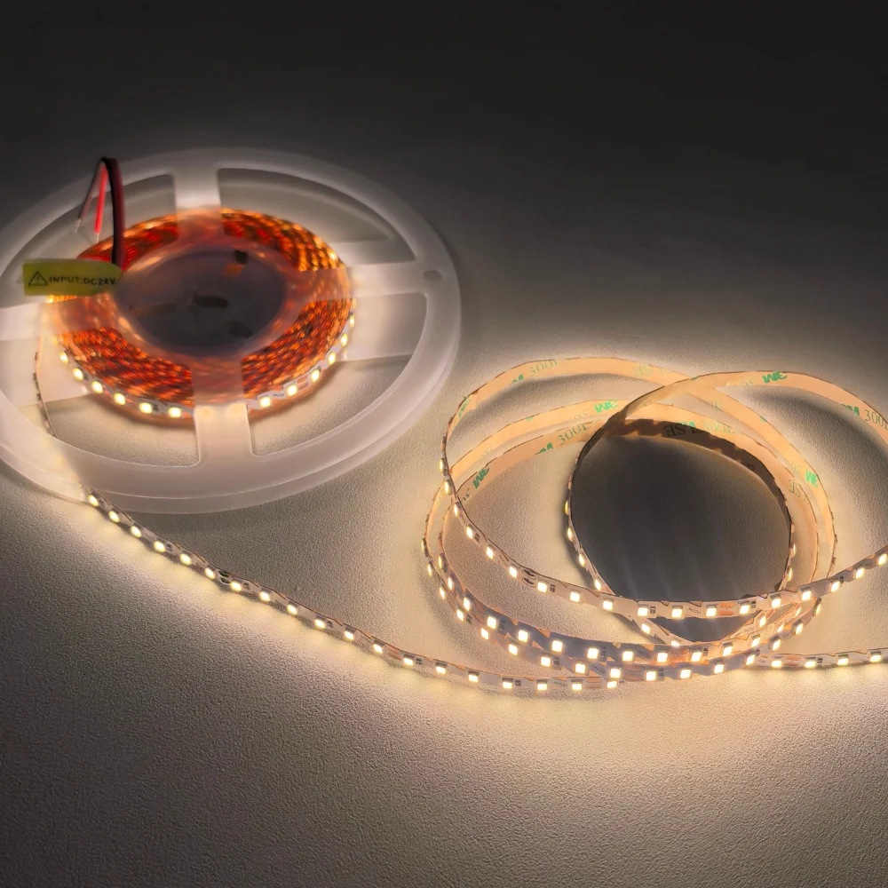 FITA LED FLEXÍVEL 24V 2835-120S 1300LM/M 5M/ROLO 6MM IP20 LED7 com Suspensão Ajustável