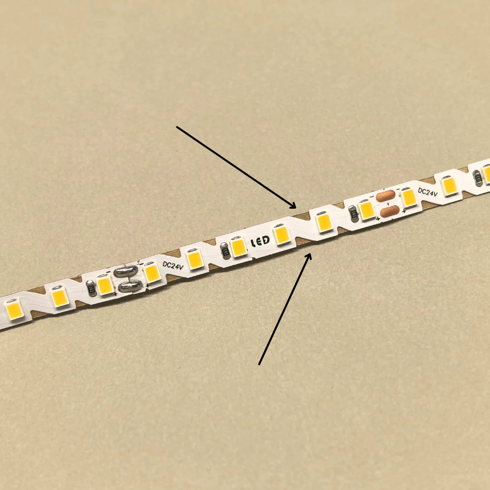 FITA LED FLEXÍVEL 24V 2835-120S 1300LM/M 5M/ROLO 6MM IP20 LED7 com Suspensão Ajustável