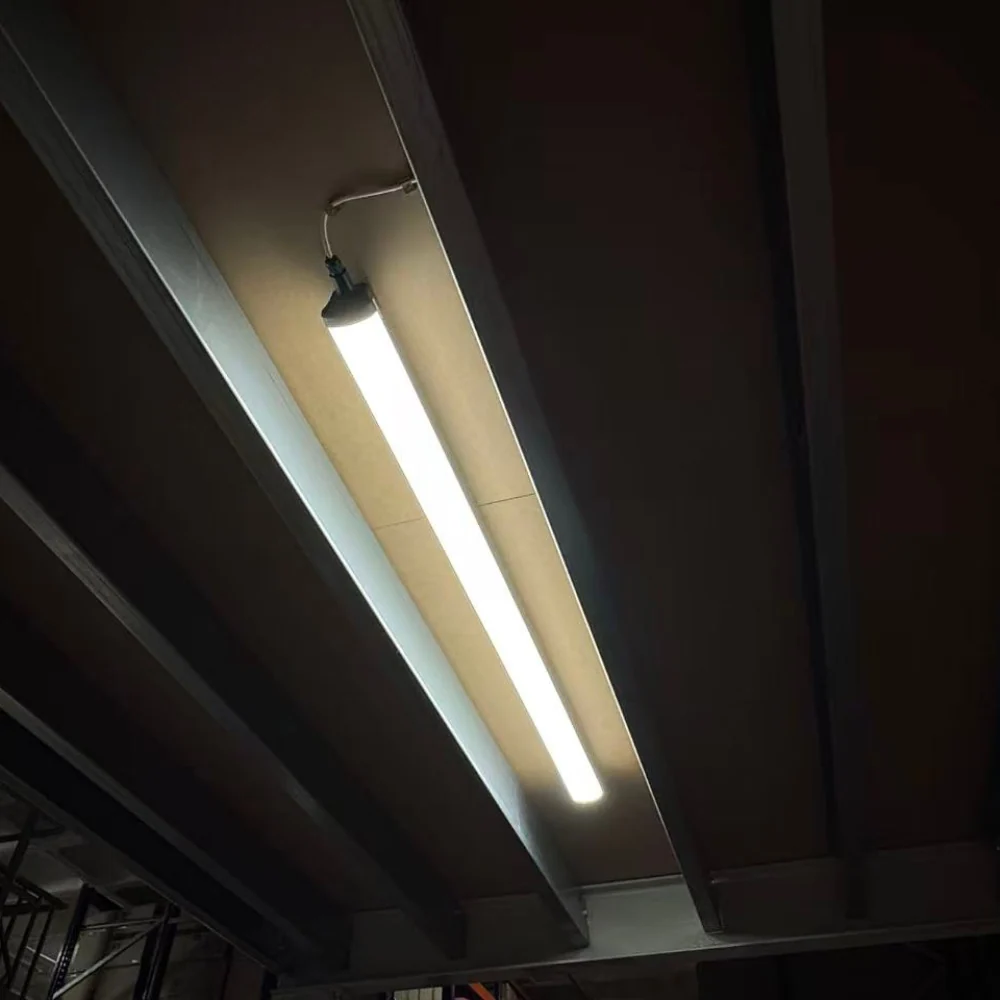 Armadura LED PE 20W 1500LM 0.6M IP65 Iluminária para Armazém