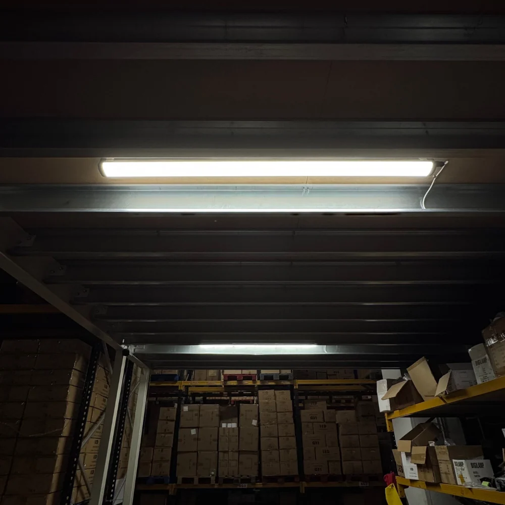 Armadura LED PE 20W 1500LM 0.6M IP65 Iluminária para Armazém