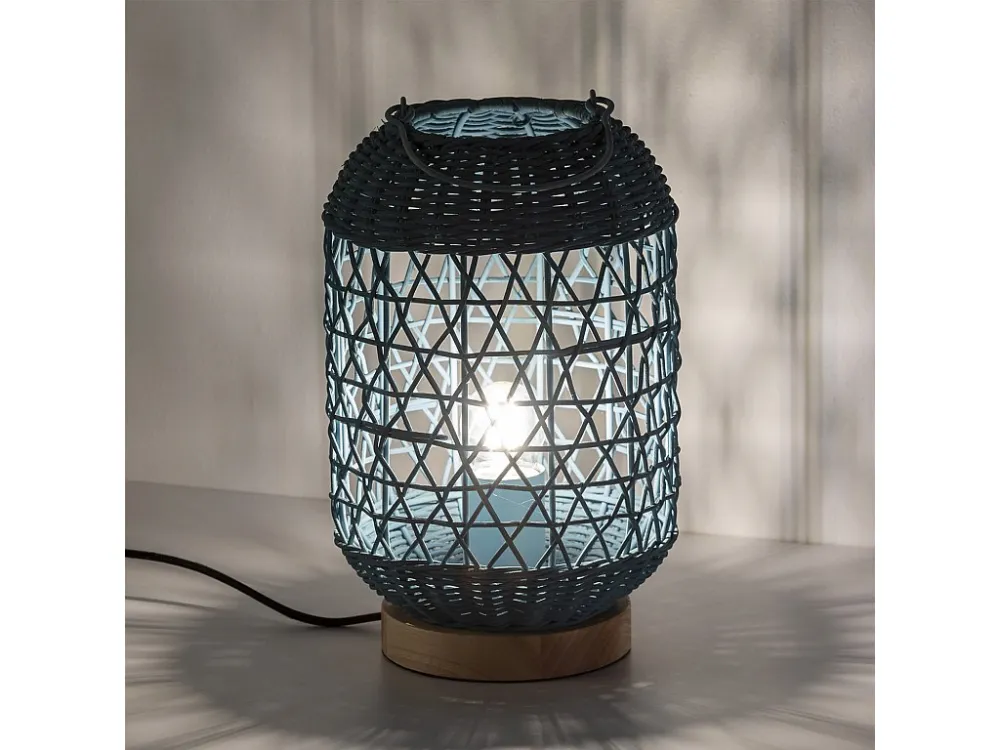 Luminária de mesa Jiro de vime orgânico cor azul, diâmetro 18 cm.