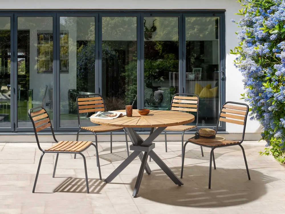 Acacia Garden Dining Table ⌀ 110 cm Light Wood CISSONE
