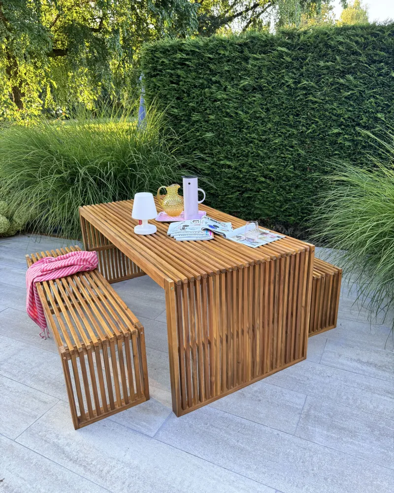 Mesa de jardim em madeira de acácia clara 180 x 90 cm SULZANO
