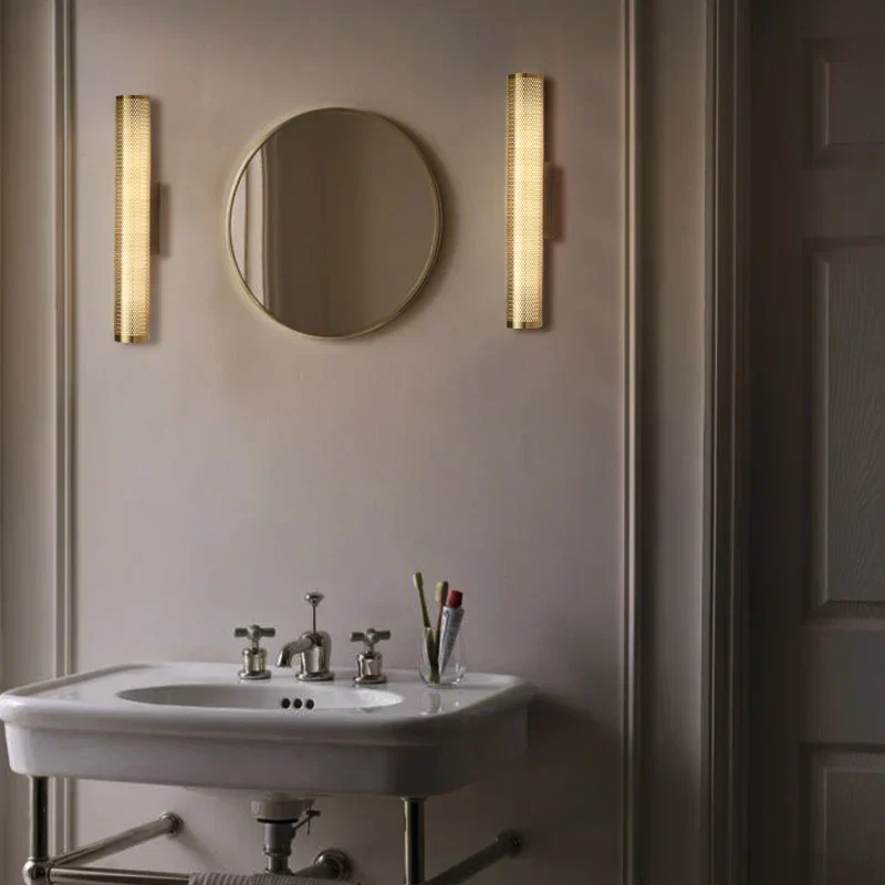 AntiqueGlow - Candeeiro de Parede LED Antigo em Latão – Iluminação Clássica