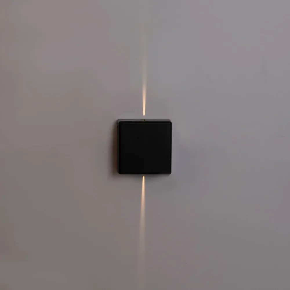 Aplique de parede quadrado LED para exterior "Karen 2" - 3W - IP54 - Saída de luz dupla face