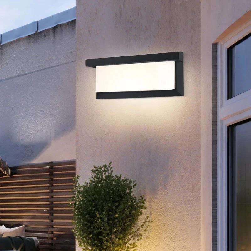 AquaLuxe - Lâmpada Exterior LED Impermeável e Duradoura