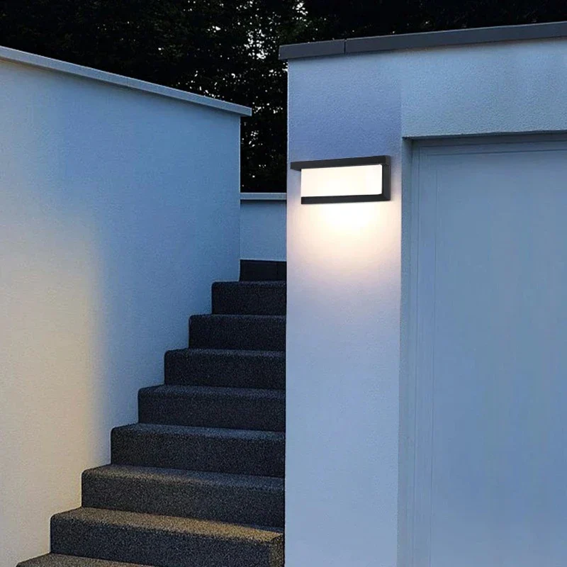 AquaLuxe - Lâmpada Exterior LED Impermeável e Duradoura
