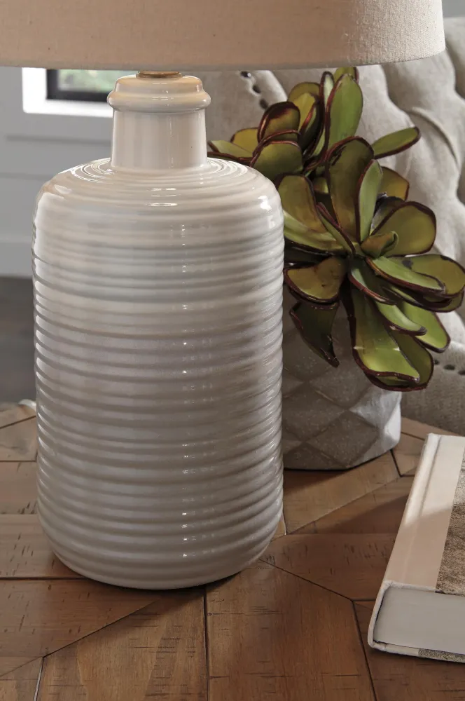 Marnina Ceramic Table Lamp (2/CN) Ashley Furniture