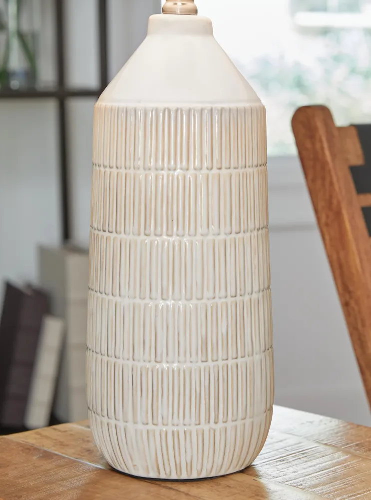 Willport Ceramic Table Lamp (2/CN) Ashley Furniture