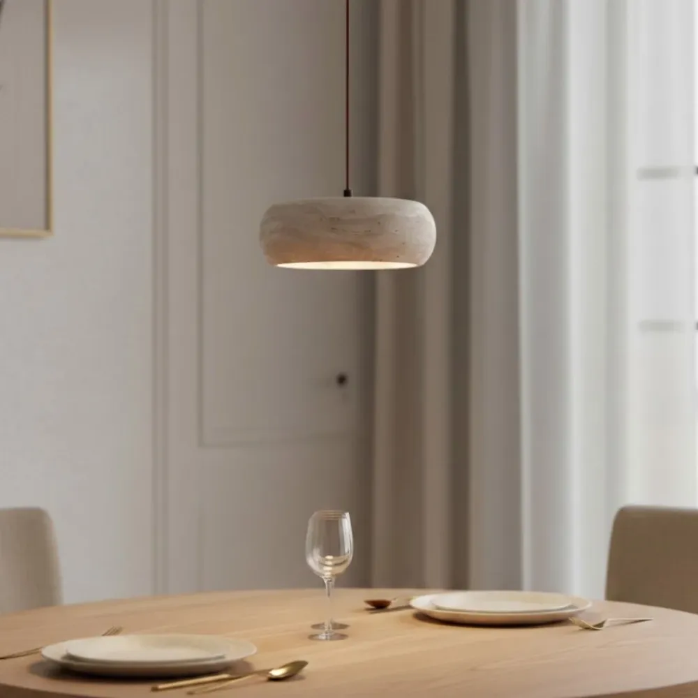 Candeeiro suspenso Yannick Wabi Sabi em travertino At Ease Home Life