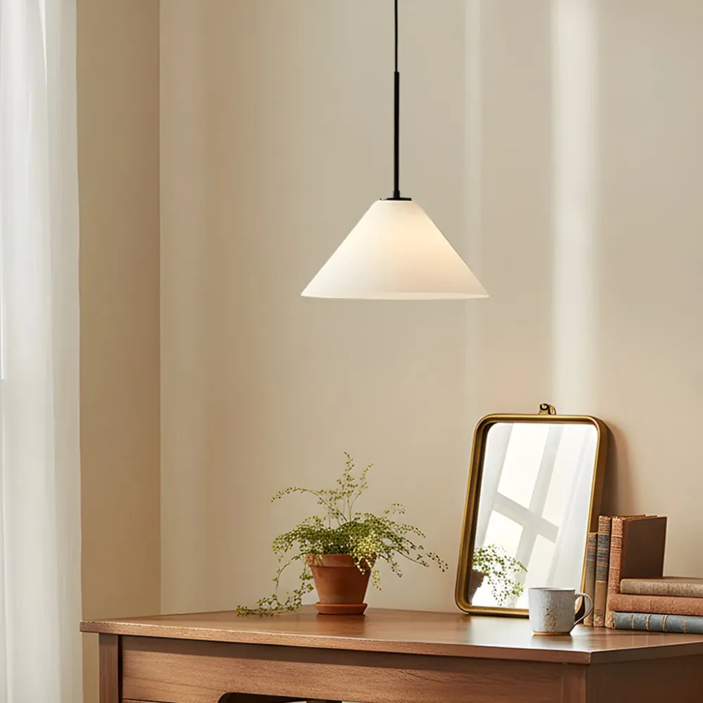 Candeeiro de Teto Moderno Tegan em Vidro em Forma de Cone At Ease Home Life