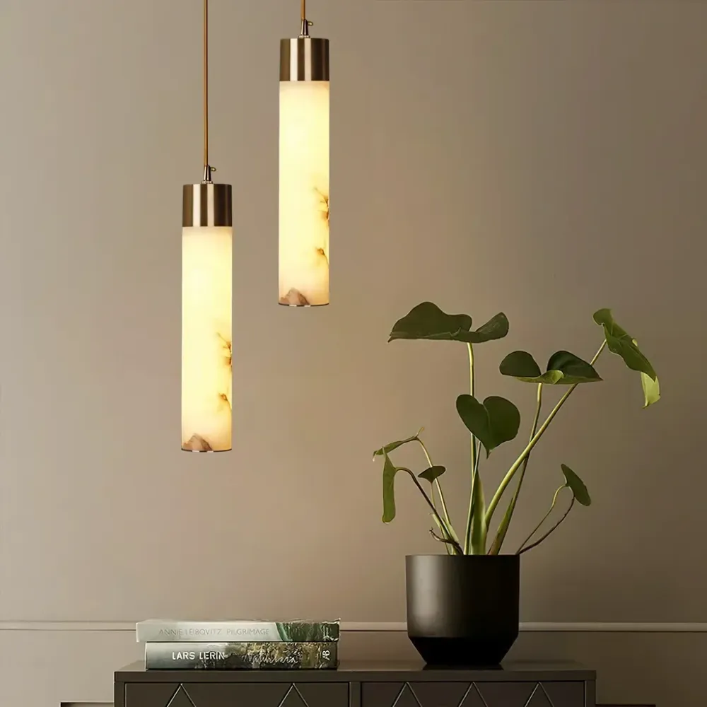 Ismara Lâmpada Suspensa Vertical Branca em Latão Alabastro At Ease Home Life