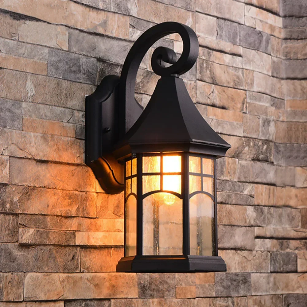BronzeGlow – Lâmpada de Parede Nostálgica Resistente ao Tempo para Exterior – Iluminação Poupa-Energia