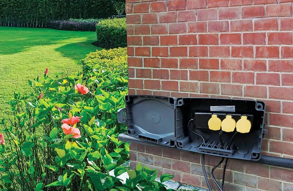 Caixa elétrica à prova de água para jardim IP54 Luceco MasterPlug WBXIP36T/E-MP