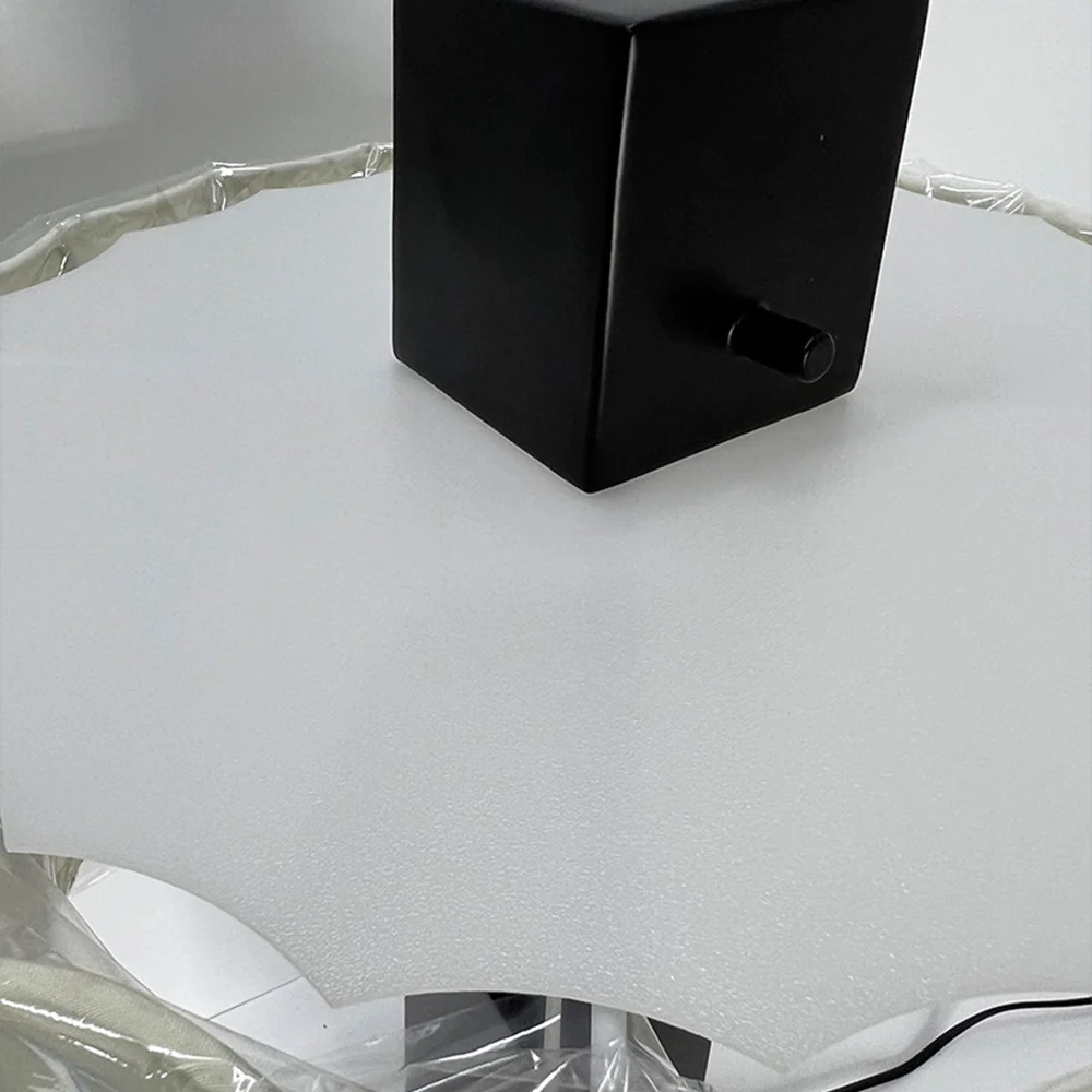 Candeeiro de Mesa Decorativo Preto e Branco Criativo