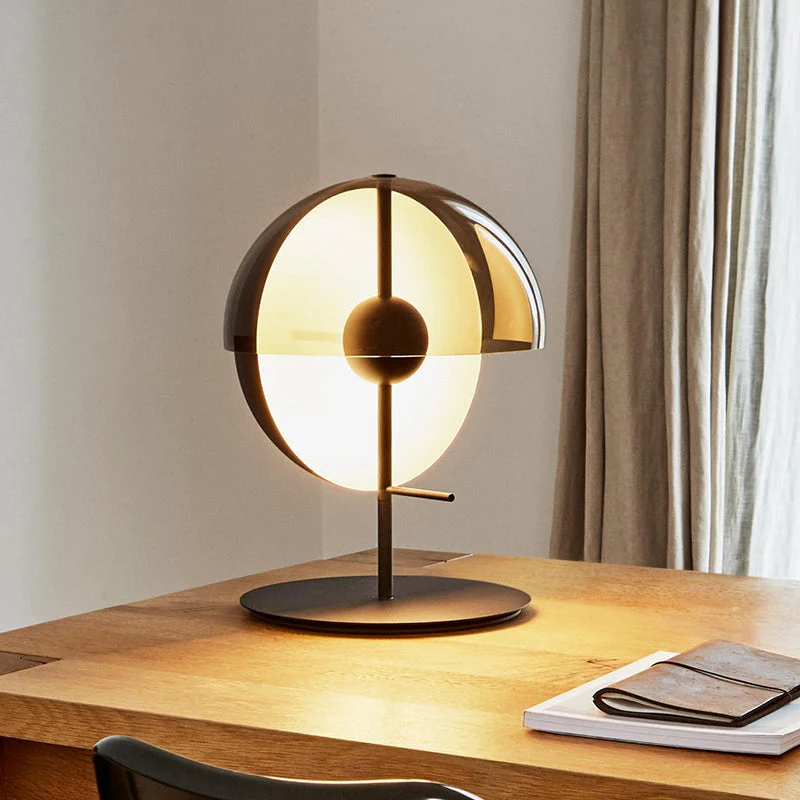 Candeeiro de Mesa Globe Nachtkastlamp - Moderno Preto com Cúpula de Vidro Âmbar