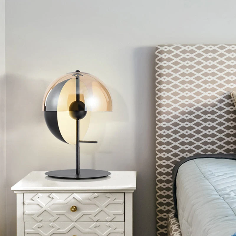 Candeeiro de Mesa Globe Nachtkastlamp - Moderno Preto com Cúpula de Vidro Âmbar