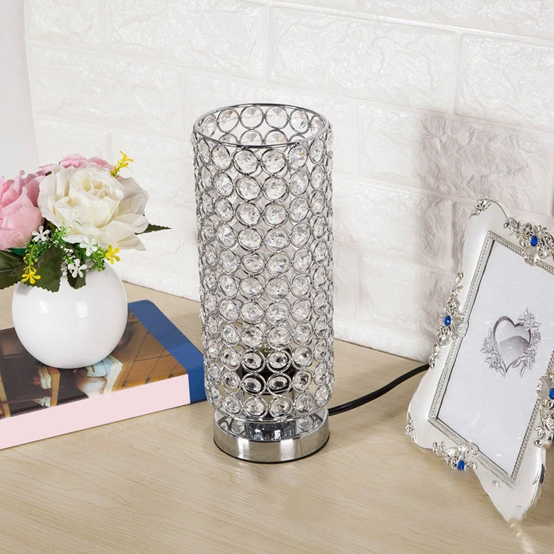 Candeeiro de Mesa Kristallen - Luminária Noturna Moderna com Acabamento em Cromo