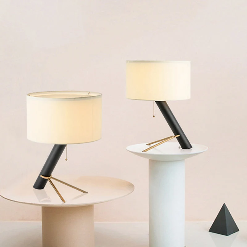Candeeiro de mesa minimalista com tripé - Candeeiro metálico preto com cúpula redonda de tecido