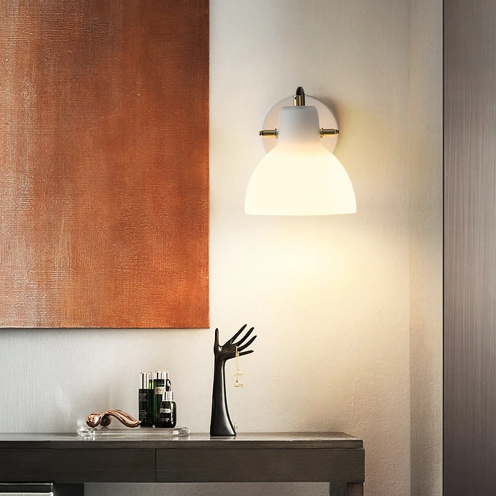 Candeeiro de parede em vidro branco simples e minimalista