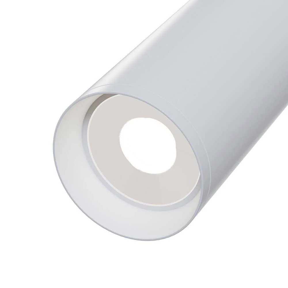 Foco no teto de teto de metal branco