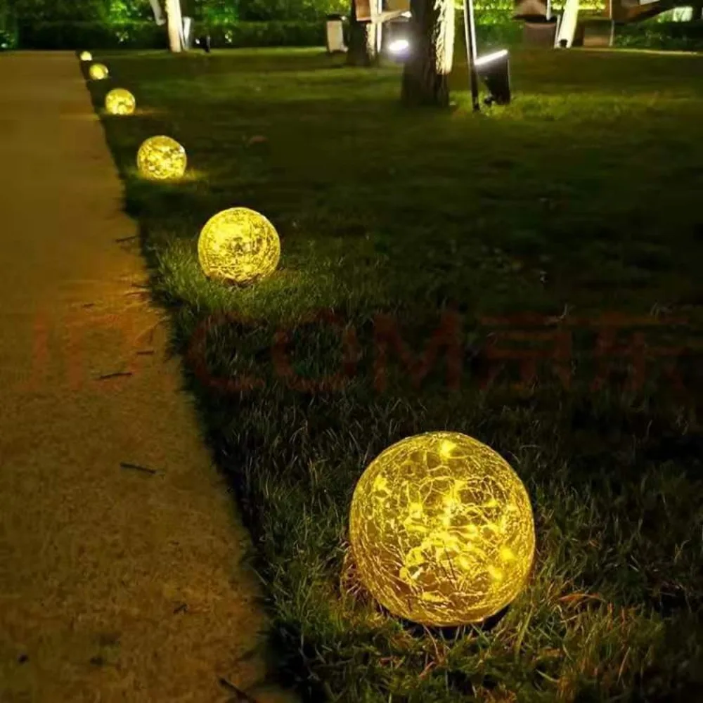 GlowSphere - Lâmpadas Solares LED para Jardim em Design de Vidro Partilhado