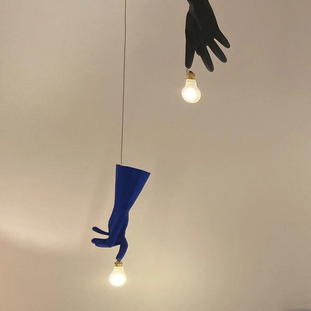 Ingo Maurer liderou luva iluminada preta clara