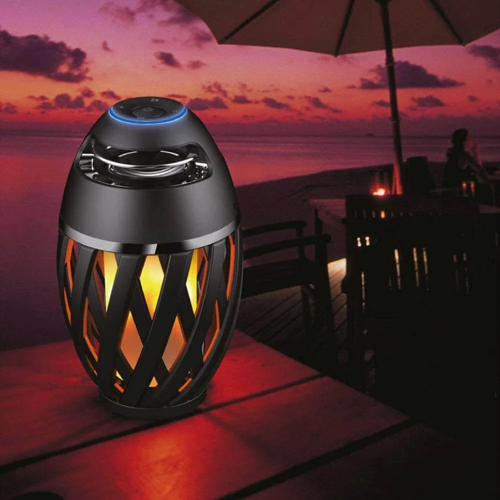 Lanterna decorativa LED com alto-falante sem fios IP65 Luceco LEXFLAMESPBK