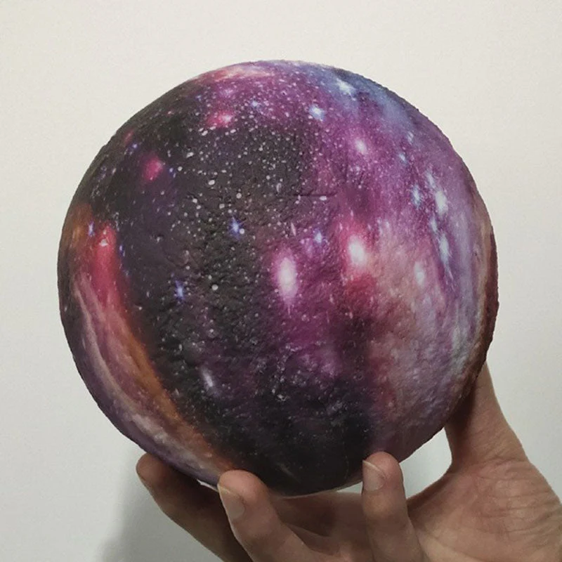 Lâmpada Noturna Esférica Roxa Galaxy - Candeeiro de Mesa LED com Base em Madeira para Crianças