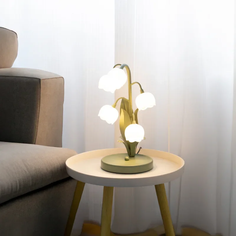 LumeBlossom – Candeeiro de Mesa LED em Forma de Flor com Design Escandinavo