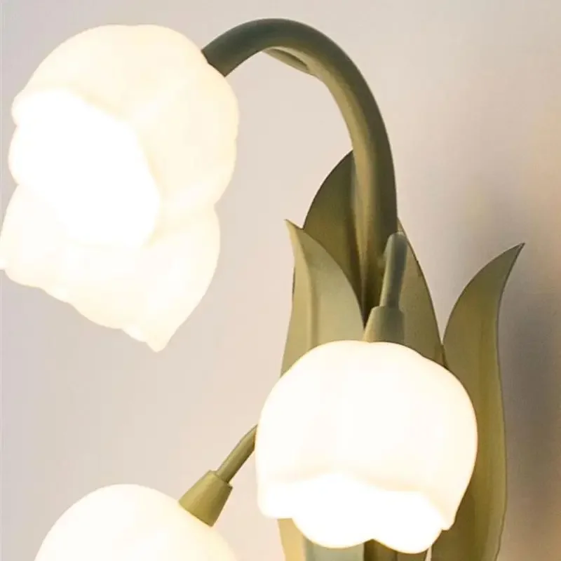 LumeBlossom – Candeeiro de Mesa LED em Forma de Flor com Design Escandinavo
