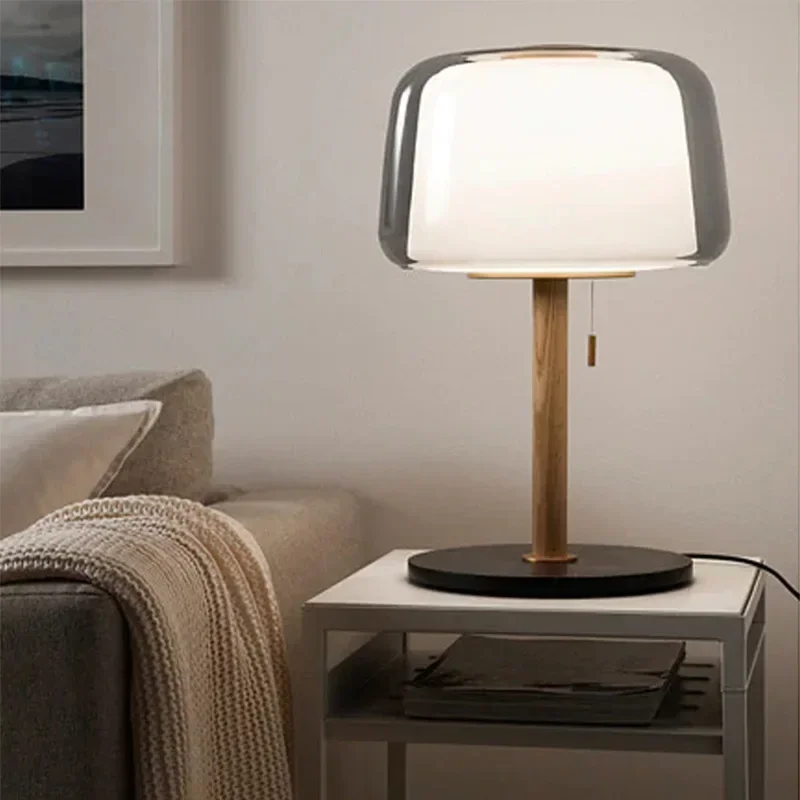 LumeHaven – Candeeiro Noturno com Base de Madeira e Iluminação LED