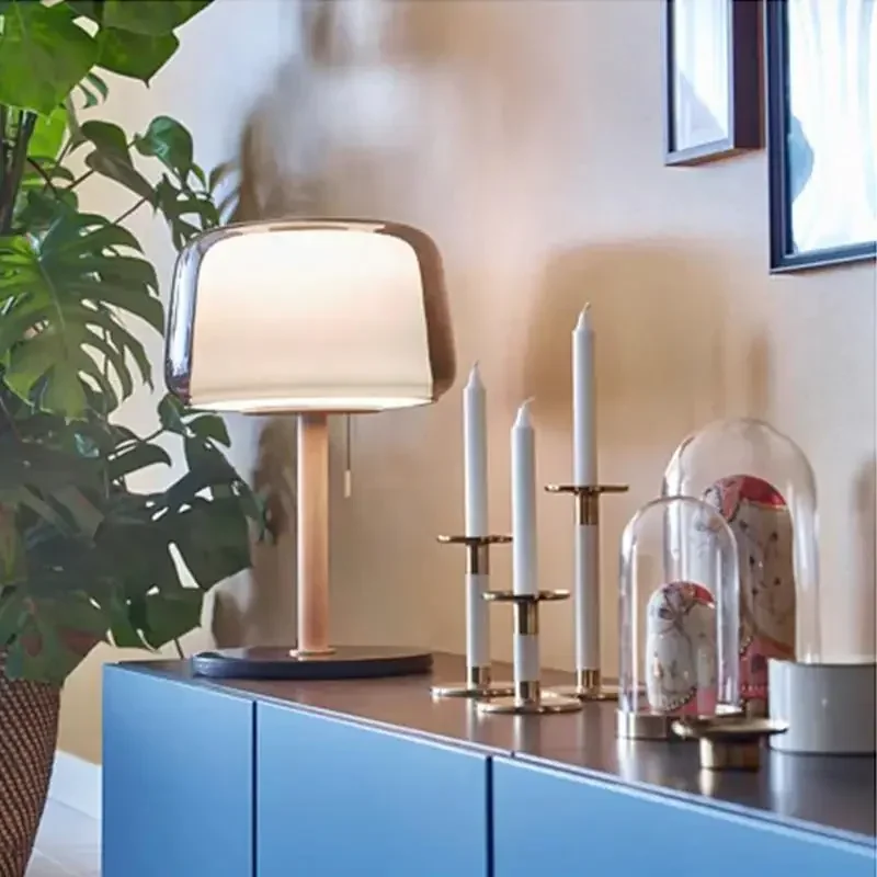 LumeHaven – Candeeiro Noturno com Base de Madeira e Iluminação LED