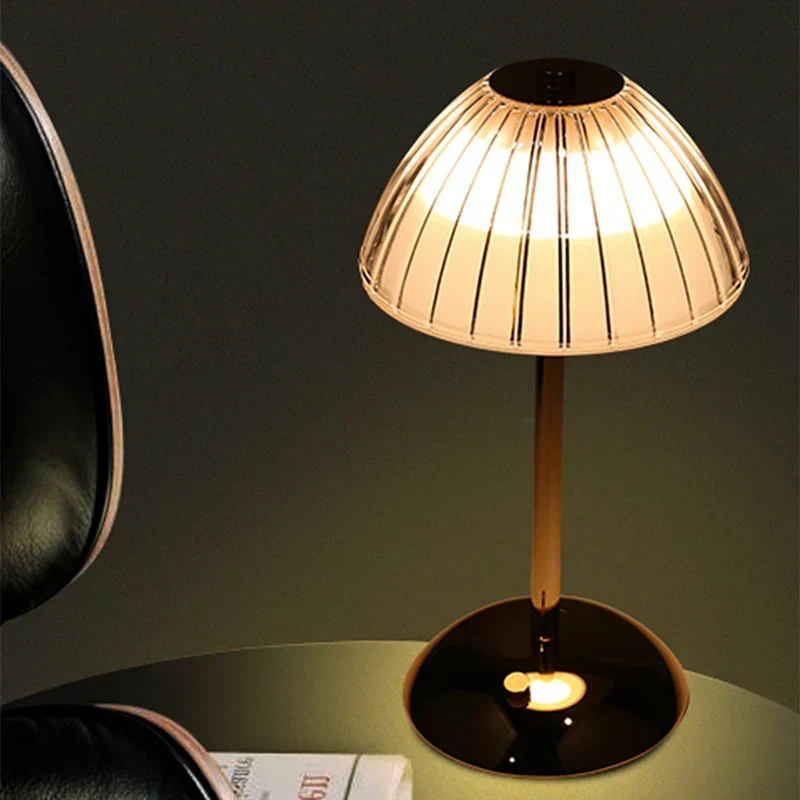 LumeLuxe – Candeeiro de Mesa LED Regulável com Design Escandinavo e USB