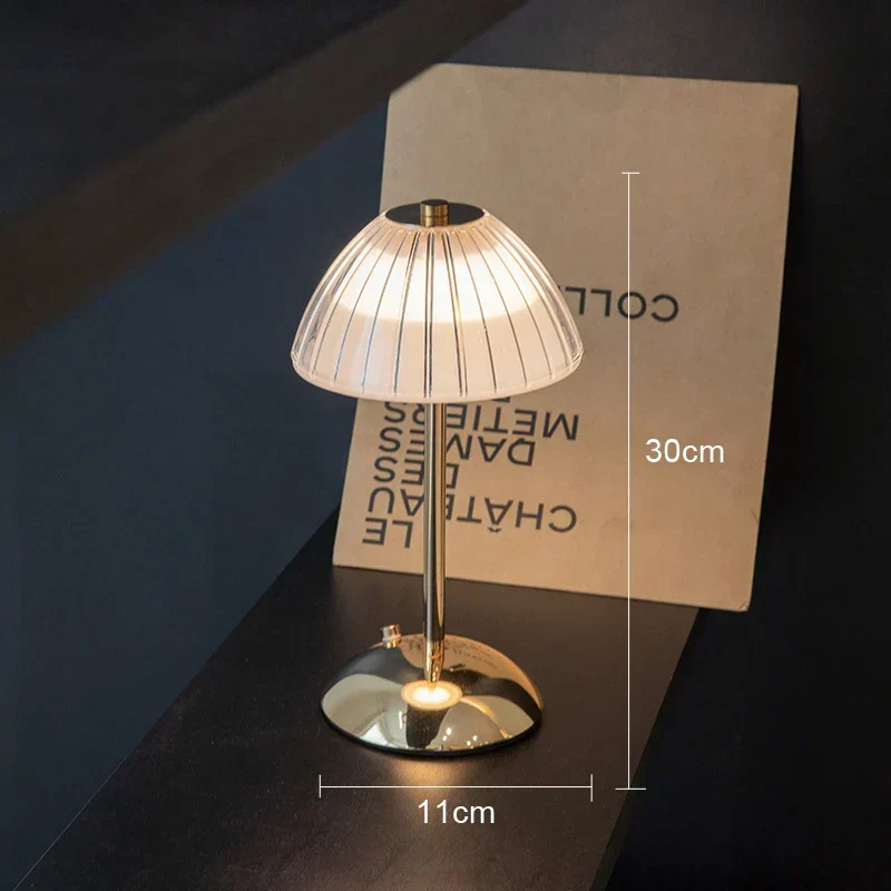LumeLuxe – Candeeiro de Mesa LED Regulável com Design Escandinavo e USB