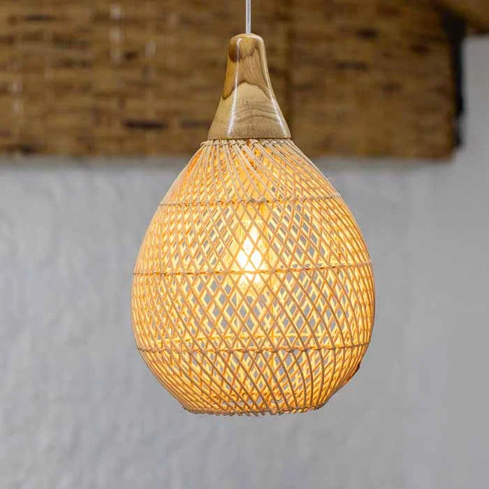 Luminária Pêndulo Cahaya em Rattan