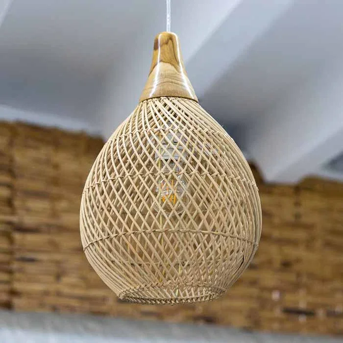 Luminária Pêndulo Cahaya em Rattan