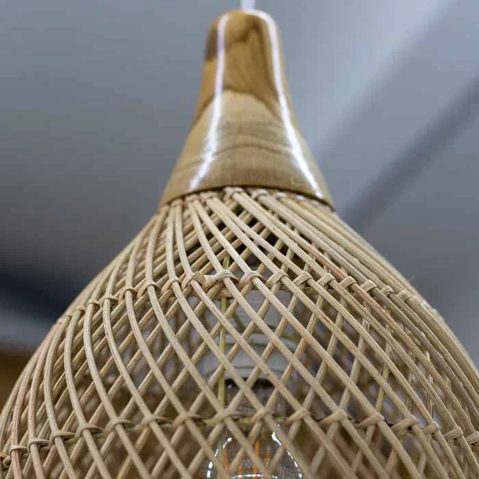 Luminária Pêndulo Cahaya em Rattan