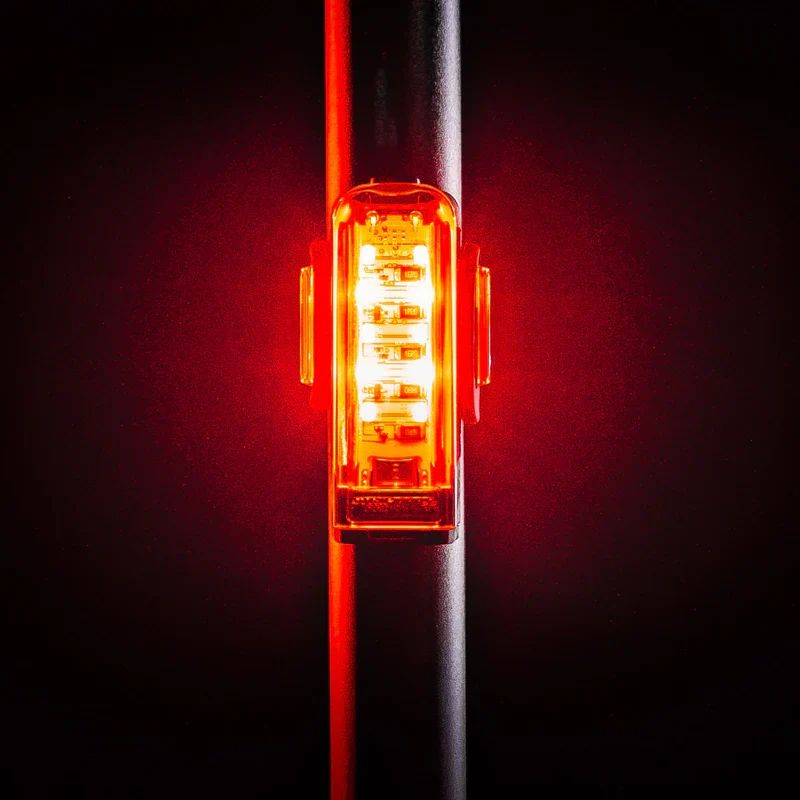 Luz traseira LEZYNE STRIP PRO Ai ALERT 400+
