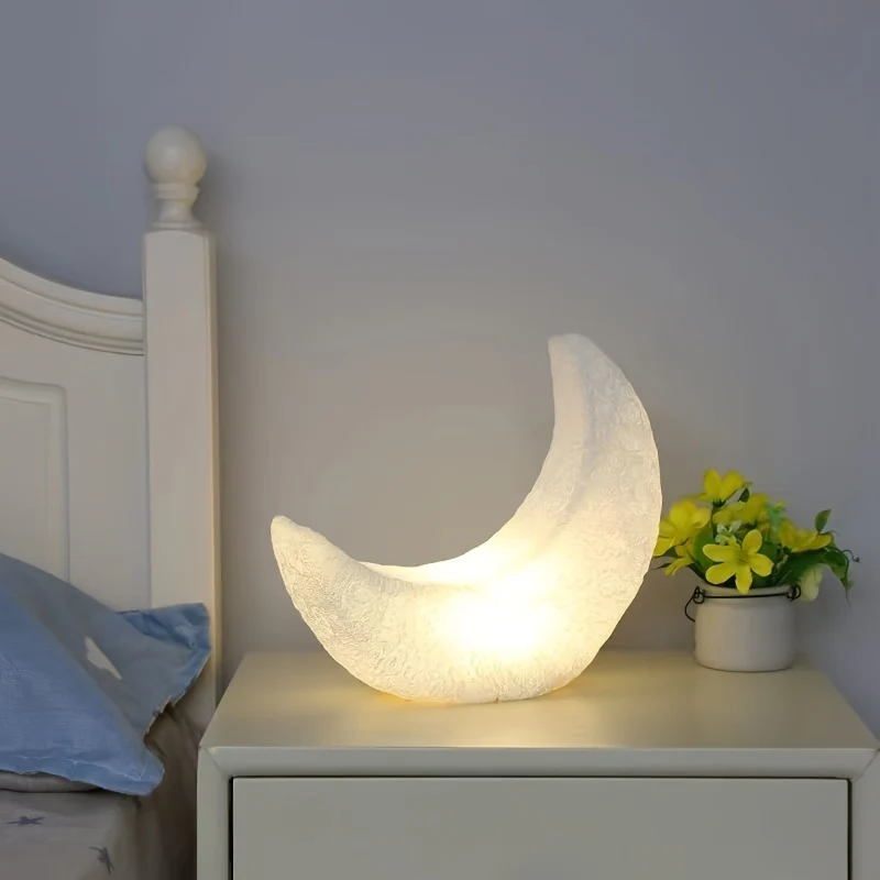 MoonGlow - Lâmpada Noturna Art Déco Lua Crescente, Alimentada Pilhas com Interruptor