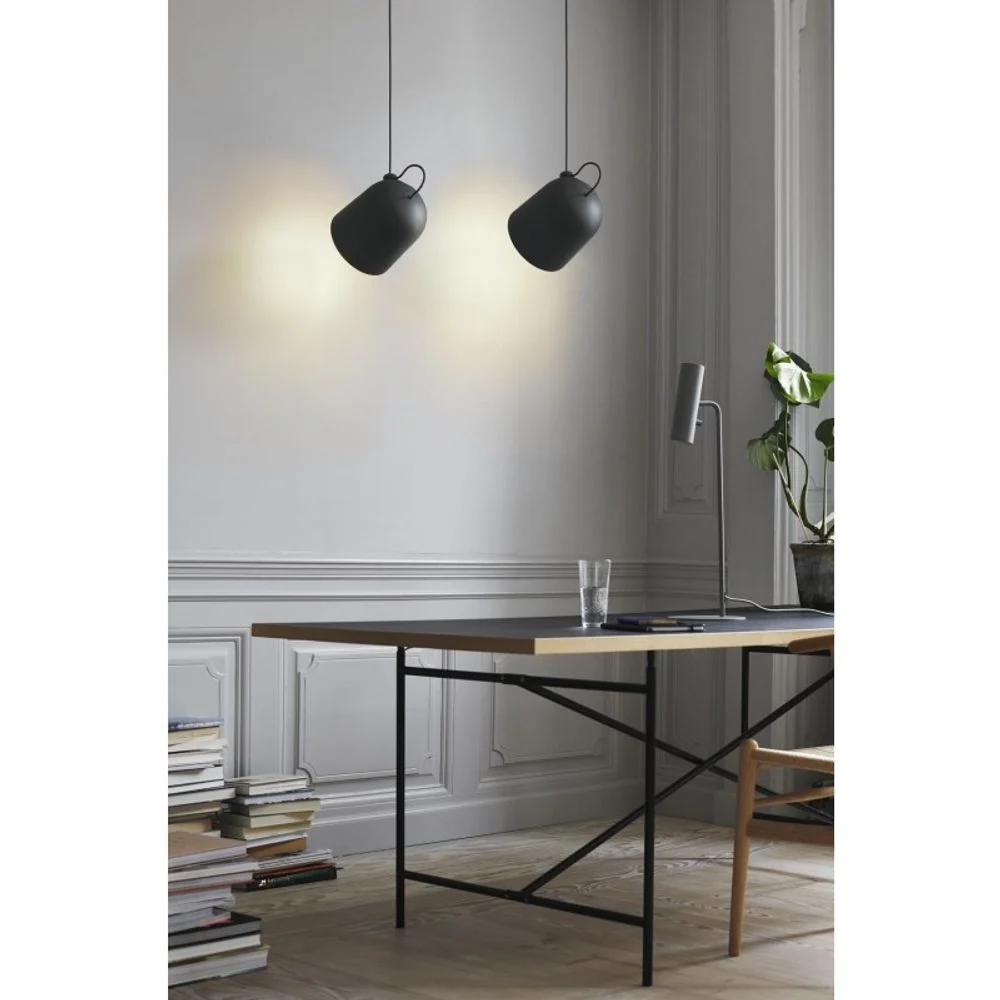 Ângulo de lâmpada pendente de LED preto