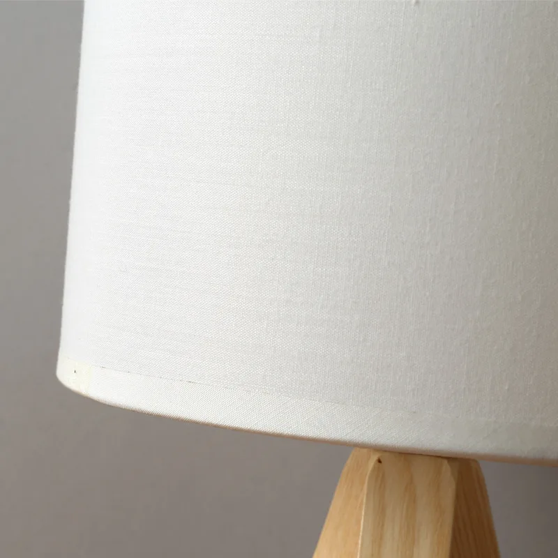 NordicGlow – Candeeiro de Mesa em Madeira com Design Escandinavo