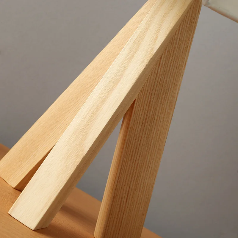 NordicGlow – Candeeiro de Mesa em Madeira com Design Escandinavo