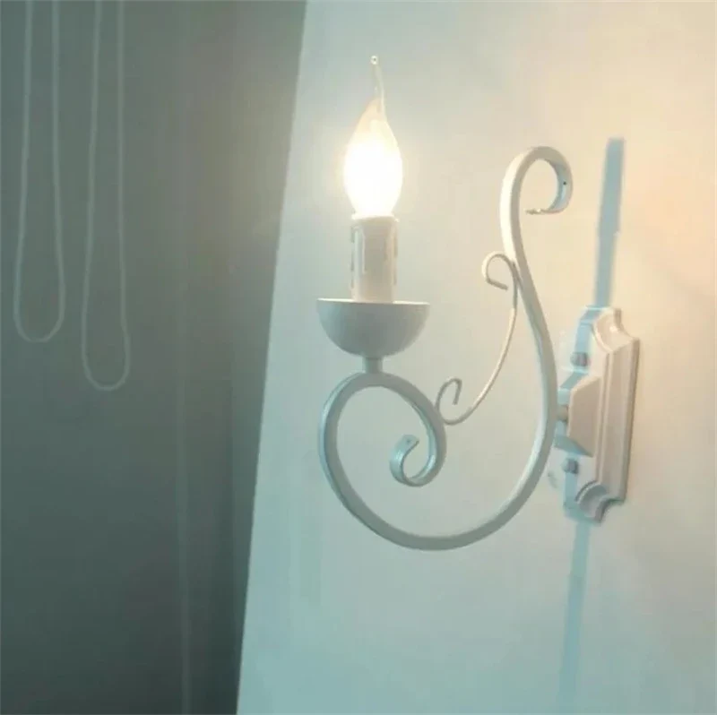 VintageGlow - Candeeiro de Parede em Metal Branco com Luz de Vela E14