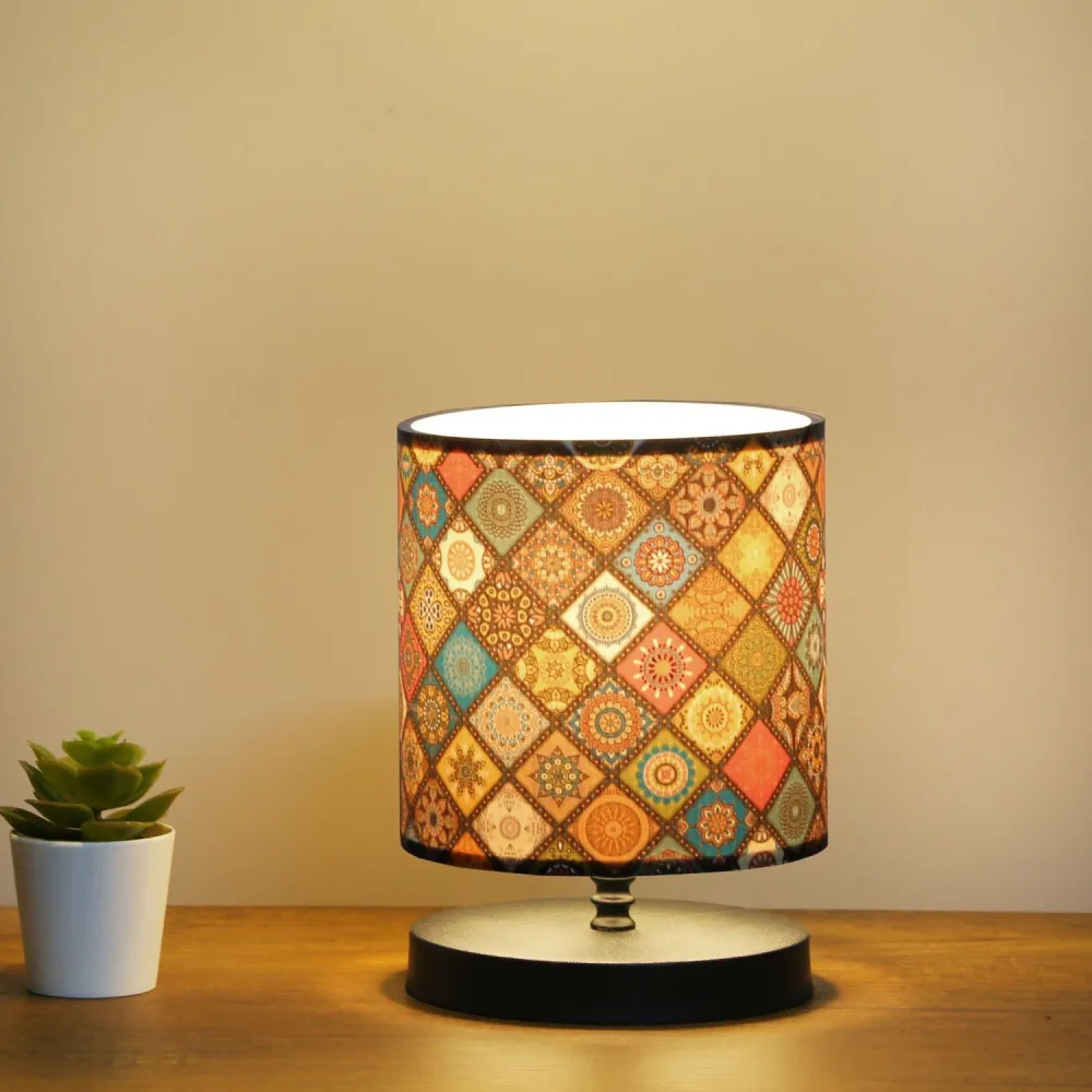 Classe Lâmpada de mesa Arkas H22cm Base Preta e Tecido com Tradicional Afegão quadrado Multicolorido