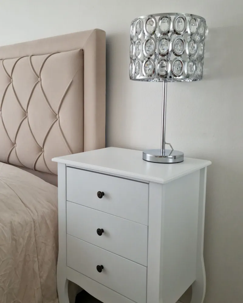 Design Moderno Candeeiro de mesa em metálico cromado e cristal de acrílico TENNA