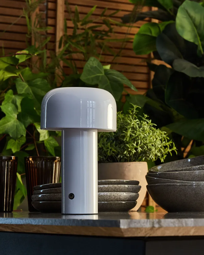 Wireless Metal Table Lamp White BESOS