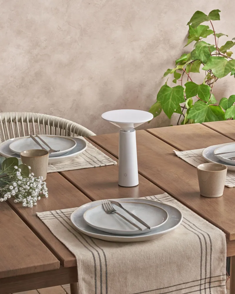 Wireless Metal Table Lamp White LEVIRA